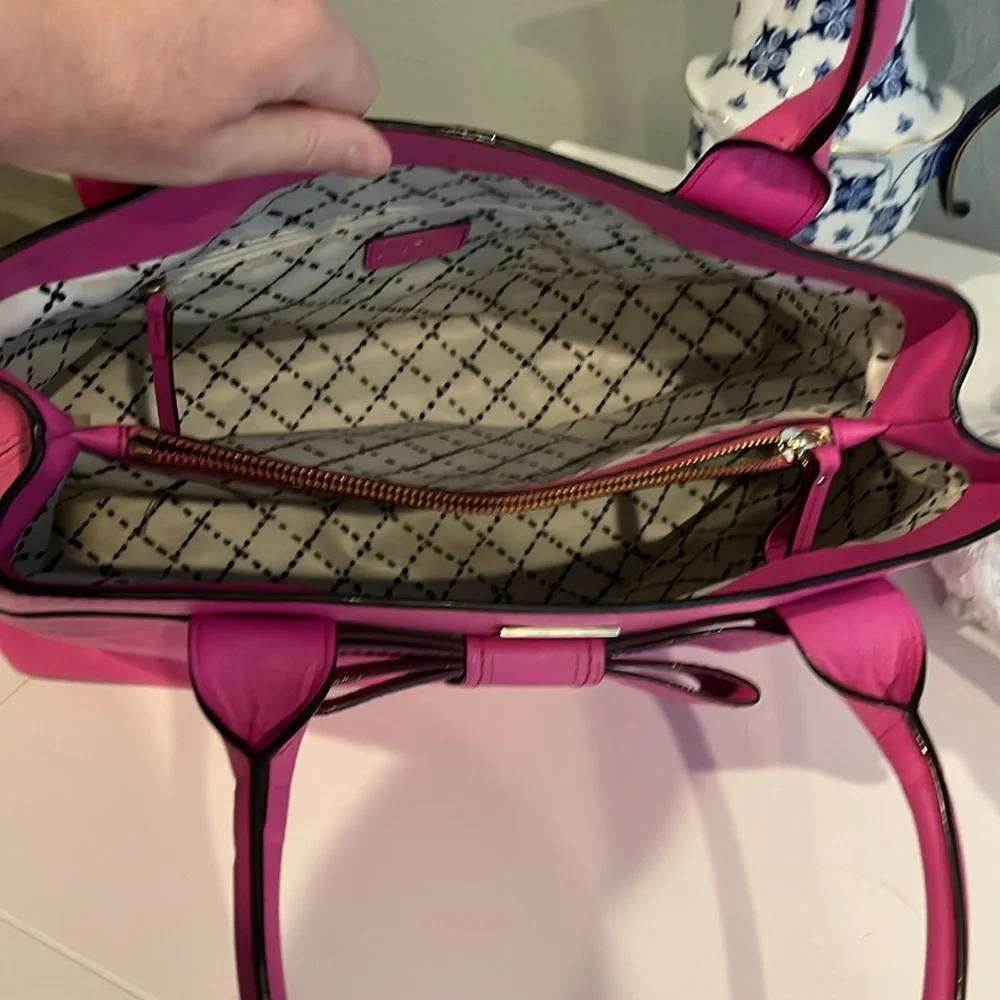 KATE SPADE large hot pink handbag with bow front and white, black interior - Picture 12 of 16